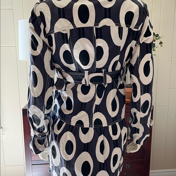 *DONATED*   SOLD Original and detailed trench coat in cream and black. Size S/M. - Picture 5 of 15